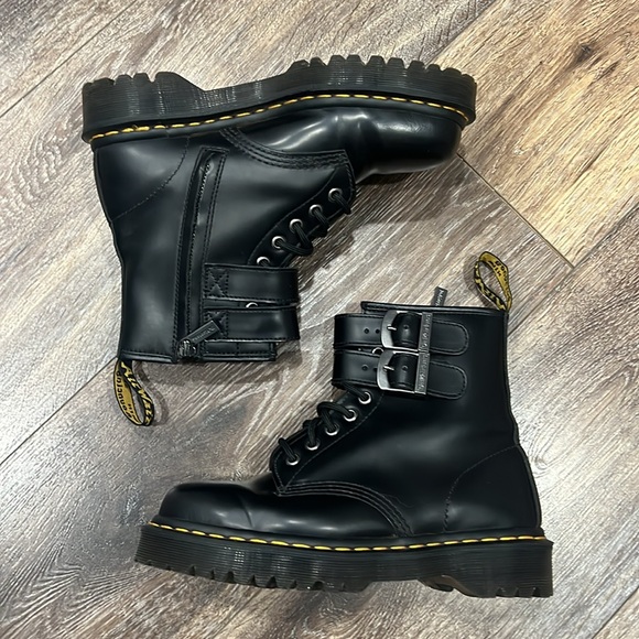DR. MARTENS BLACK 1460 SMOOTH LEATHER BUCKLE BOOTS 🖤 - Picture 5 of 12